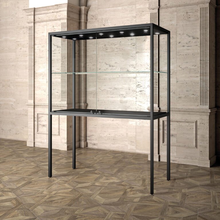 Museum display showcase with 1 shelf and 10 top lights 160cm wide