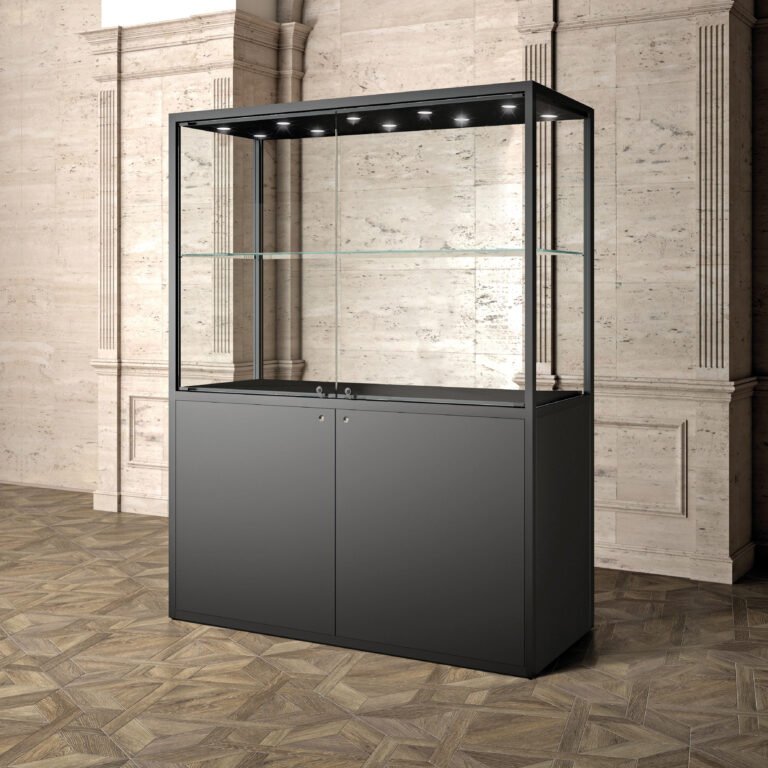 Museum display showcase with 3 shelves and 10 top lights 160cm wide